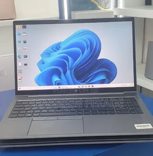 New Laptop HP ZBook Firefly G8 16GB Intel Core i7 SSD 512GB