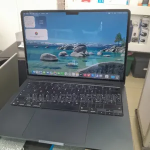New Laptop Apple MacBook Air 2024 M3 24GB Apple M3 SSD 512GB