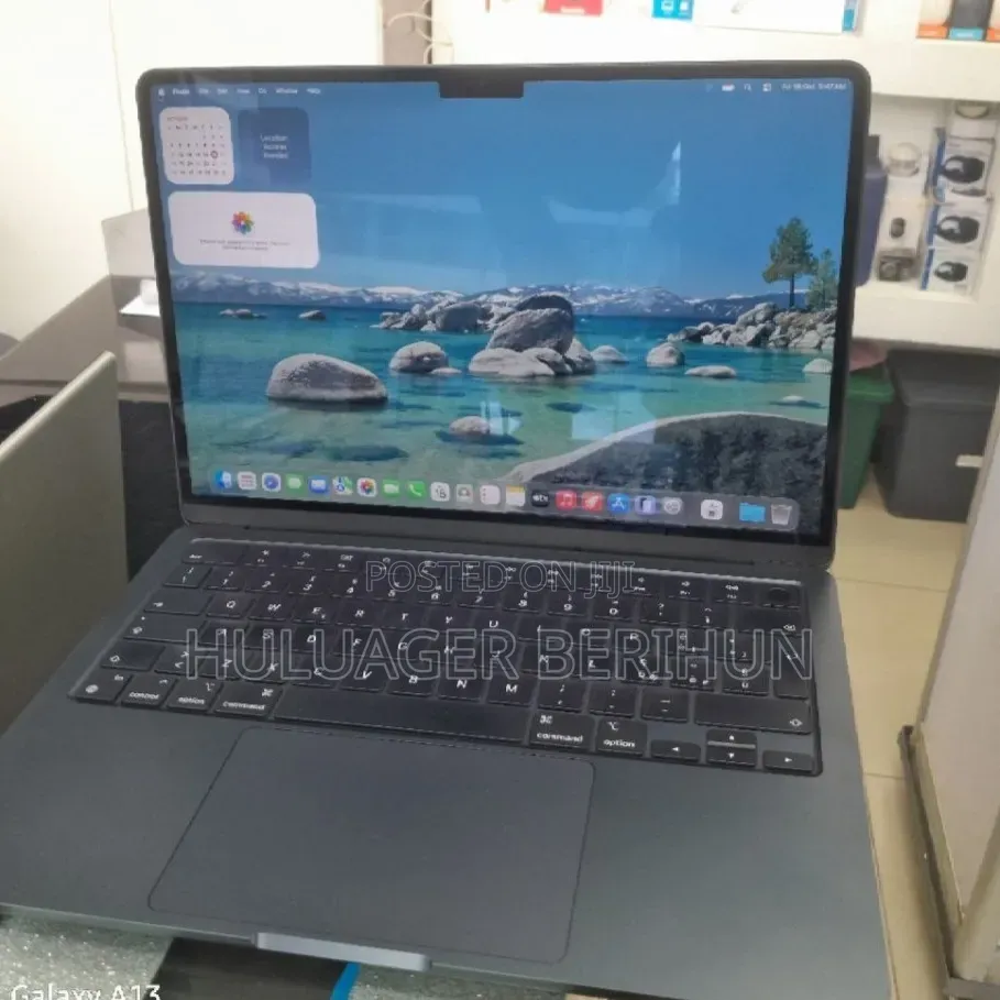 New Laptop Apple MacBook Air 2024 M3 24GB Apple M3 SSD 512GB