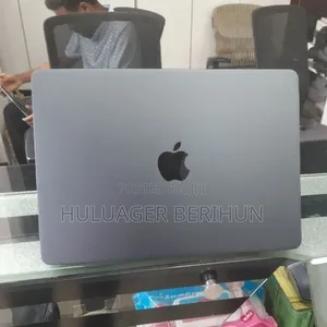 New Laptop Apple MacBook Air 2024 M3 24GB Apple M3 SSD 512GB