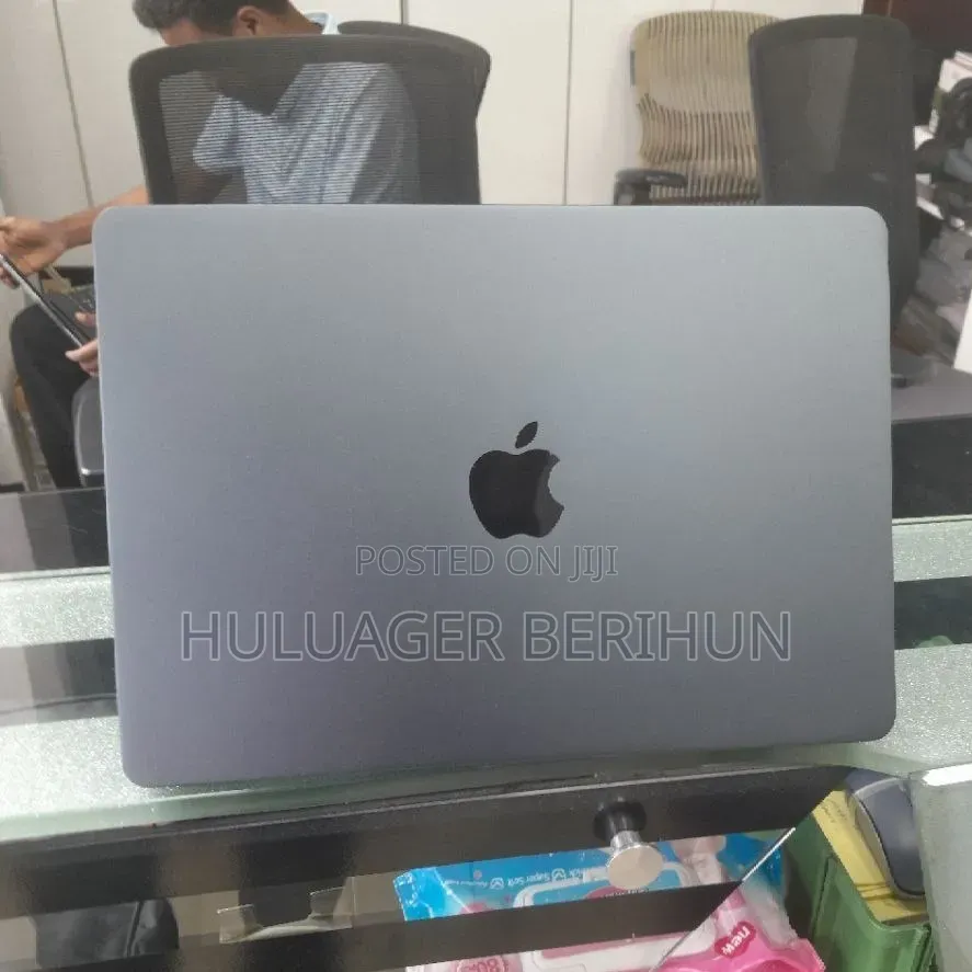 New Laptop Apple MacBook Air 2024 M3 24GB Apple M3 SSD 512GB