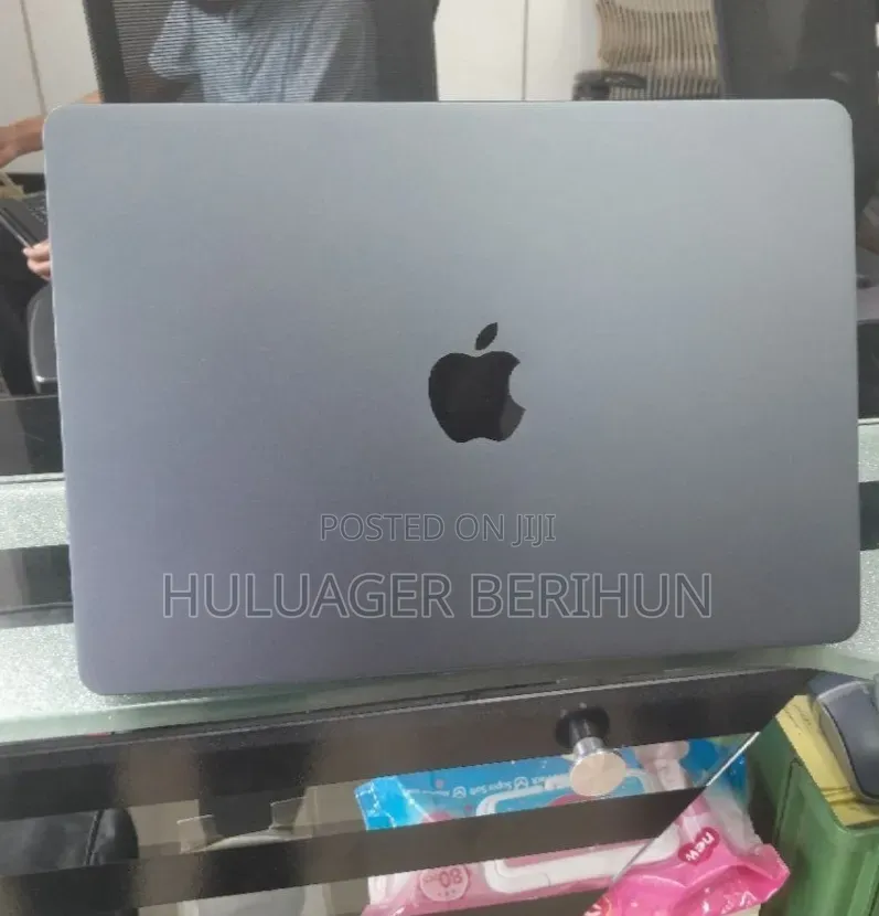 New Laptop Apple MacBook Air 2024 M3 24GB Apple M3 SSD 512GB