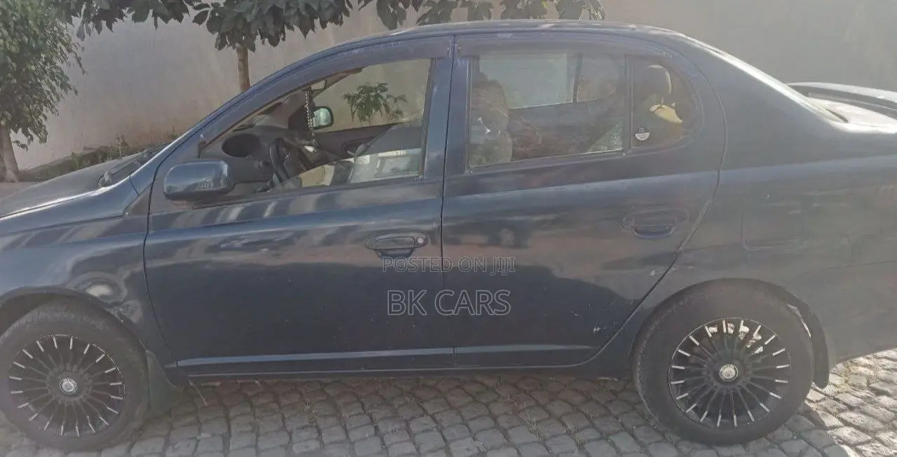 Toyota Platz 2005