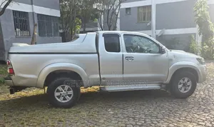 Toyota Hilux 2012 Silver