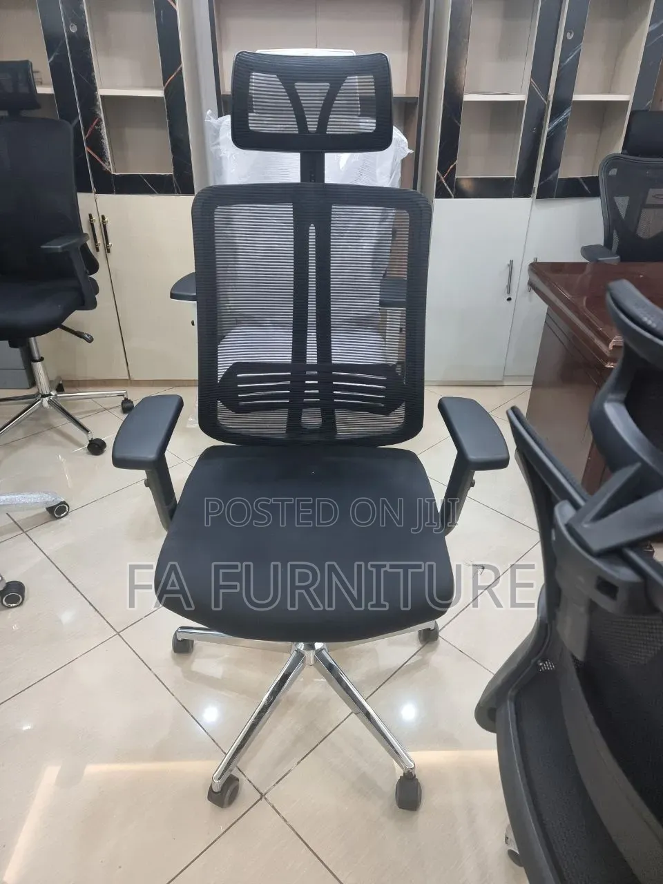 ማናጃራል ሃይበክ ኦፊስ ቼር