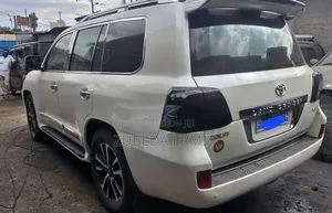 Toyota Land Cruiser 2008 White