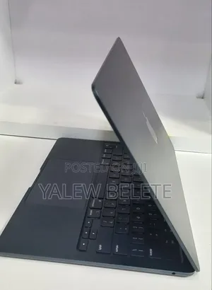 New Laptop Apple MacBook Air 2022 M2 8GB Apple M2 SSD 256GB