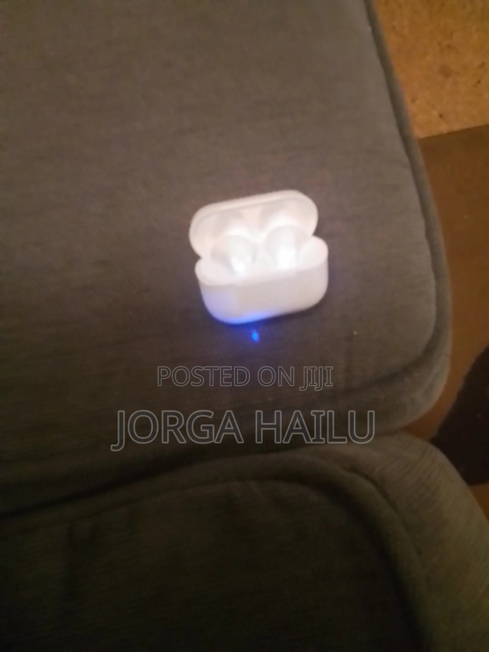 Used AirPods Wireless Bluetooth Earbuds Description: