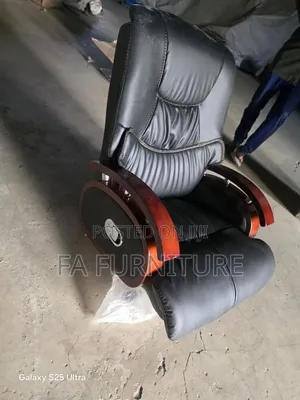 ያቢሮ ማናጃራል ሌዘር ቼር