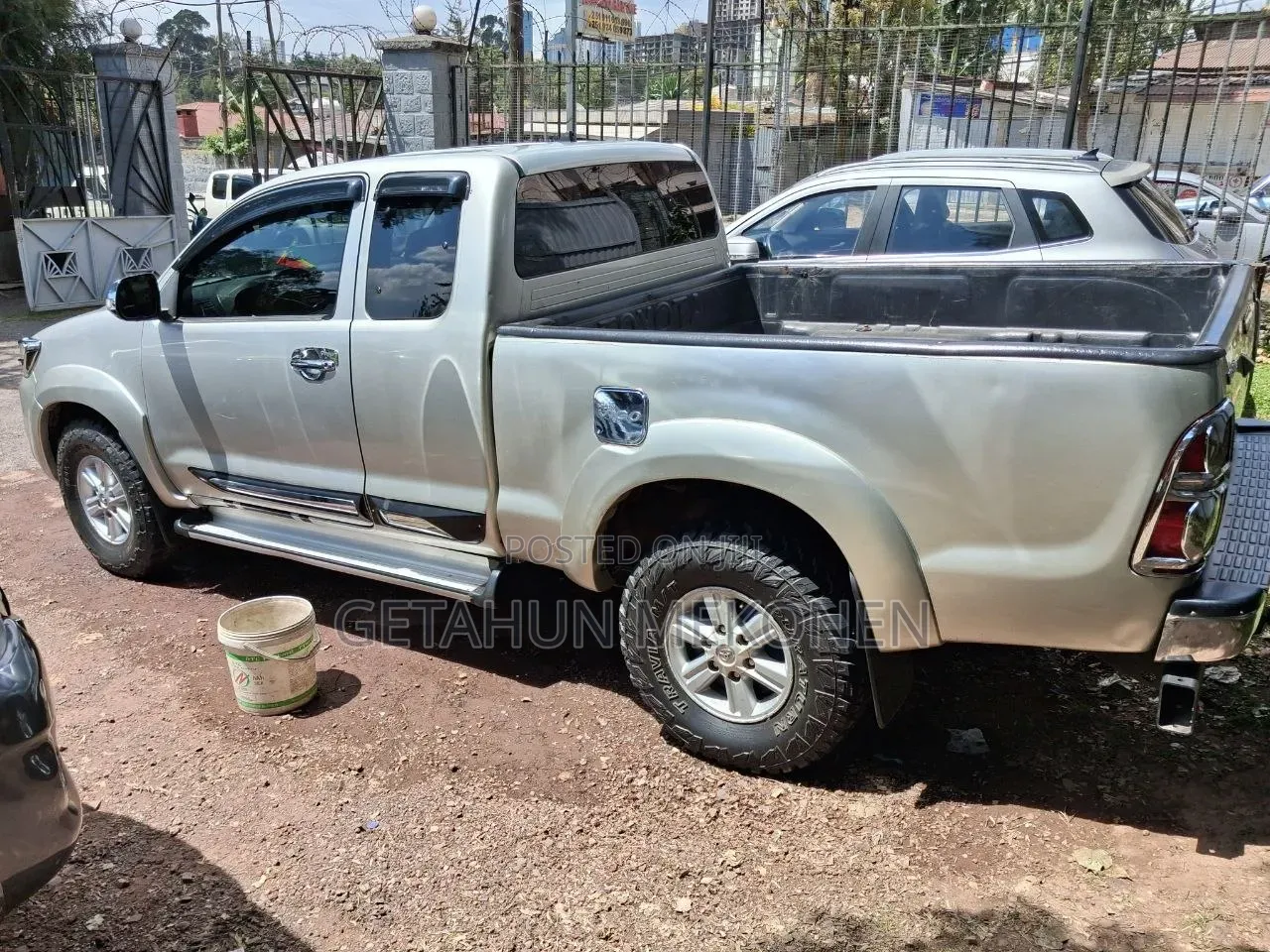 Toyota Hilux 2013 Gold