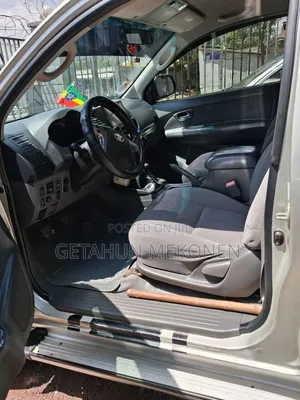 Toyota Hilux 2013 Gold
