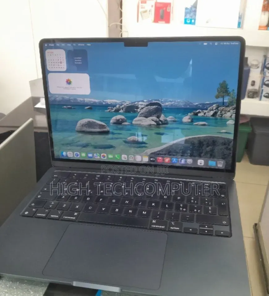 New Laptop Apple MacBook Air 2024 M3 24GB Apple M3 SSD 512GB