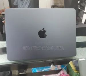 New Laptop Apple MacBook Air 2024 M3 24GB Apple M3 SSD 512GB