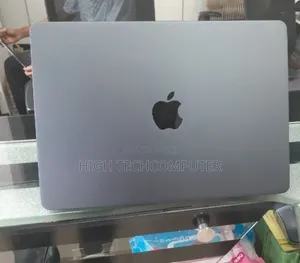New Laptop Apple MacBook Air 2024 M3 24GB Apple M3 SSD 512GB