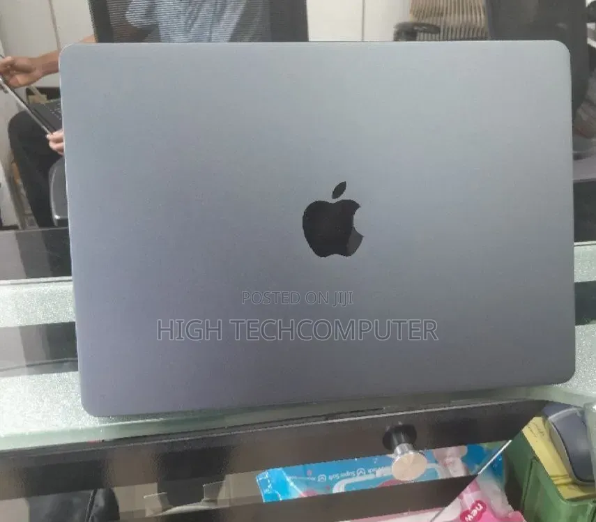 New Laptop Apple MacBook Air 2024 M3 24GB Apple M3 SSD 512GB