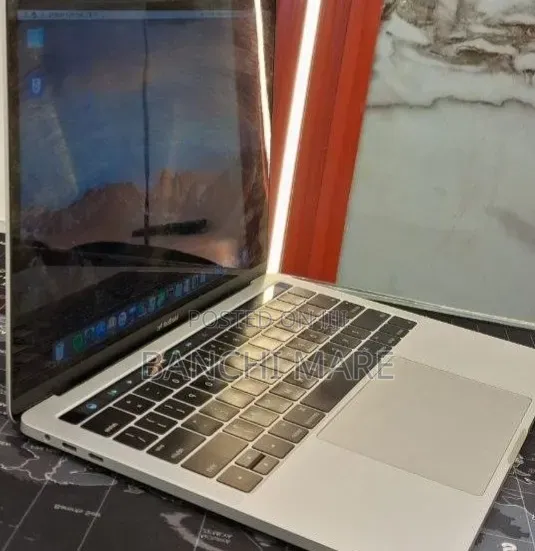 New Laptop Apple MacBook Pro 2016 8GB Intel Core i5 SSD 256GB