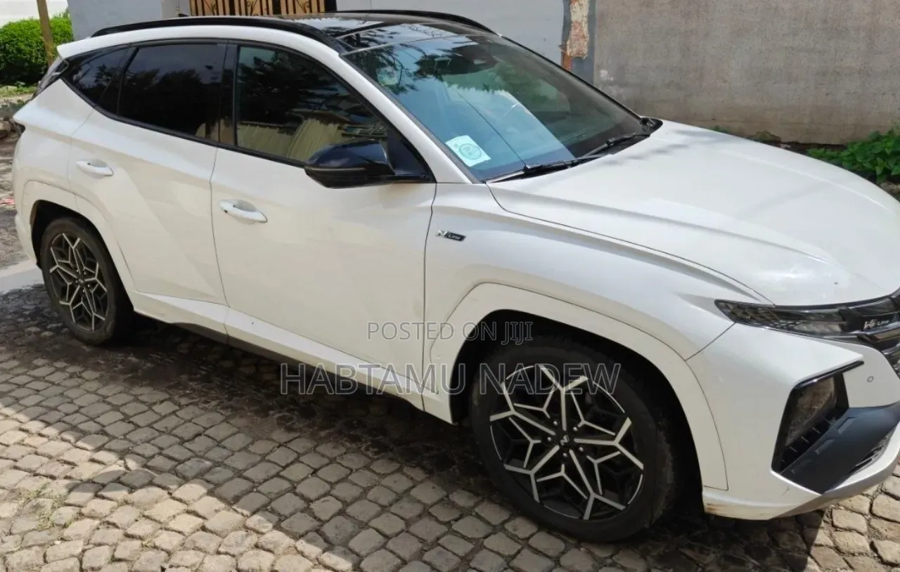Hyundai Tucson 2022 White