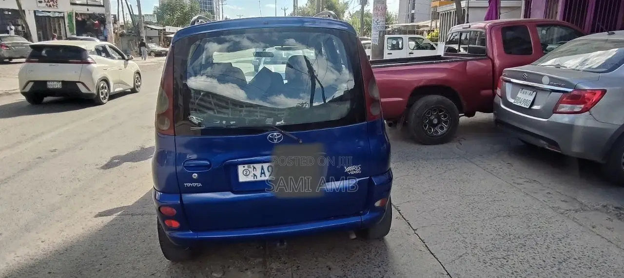Toyota Verso 2010 Blue