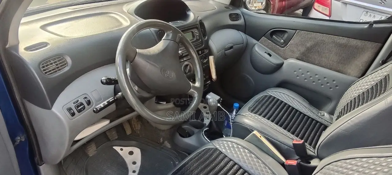 Toyota Verso 2010 Blue