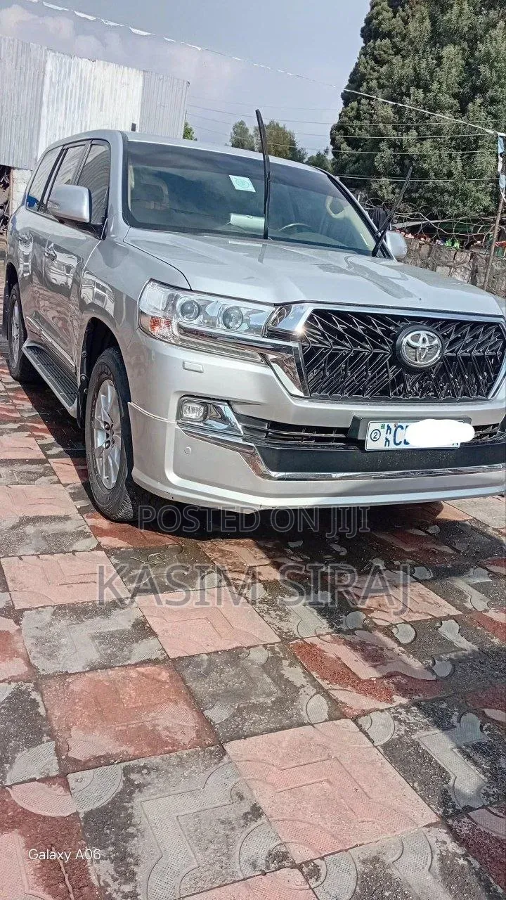 Toyota Land Cruiser 4.5 V8 TD 2019 Silver