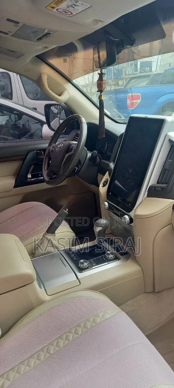 Toyota Land Cruiser 4.5 V8 TD 2019 Silver