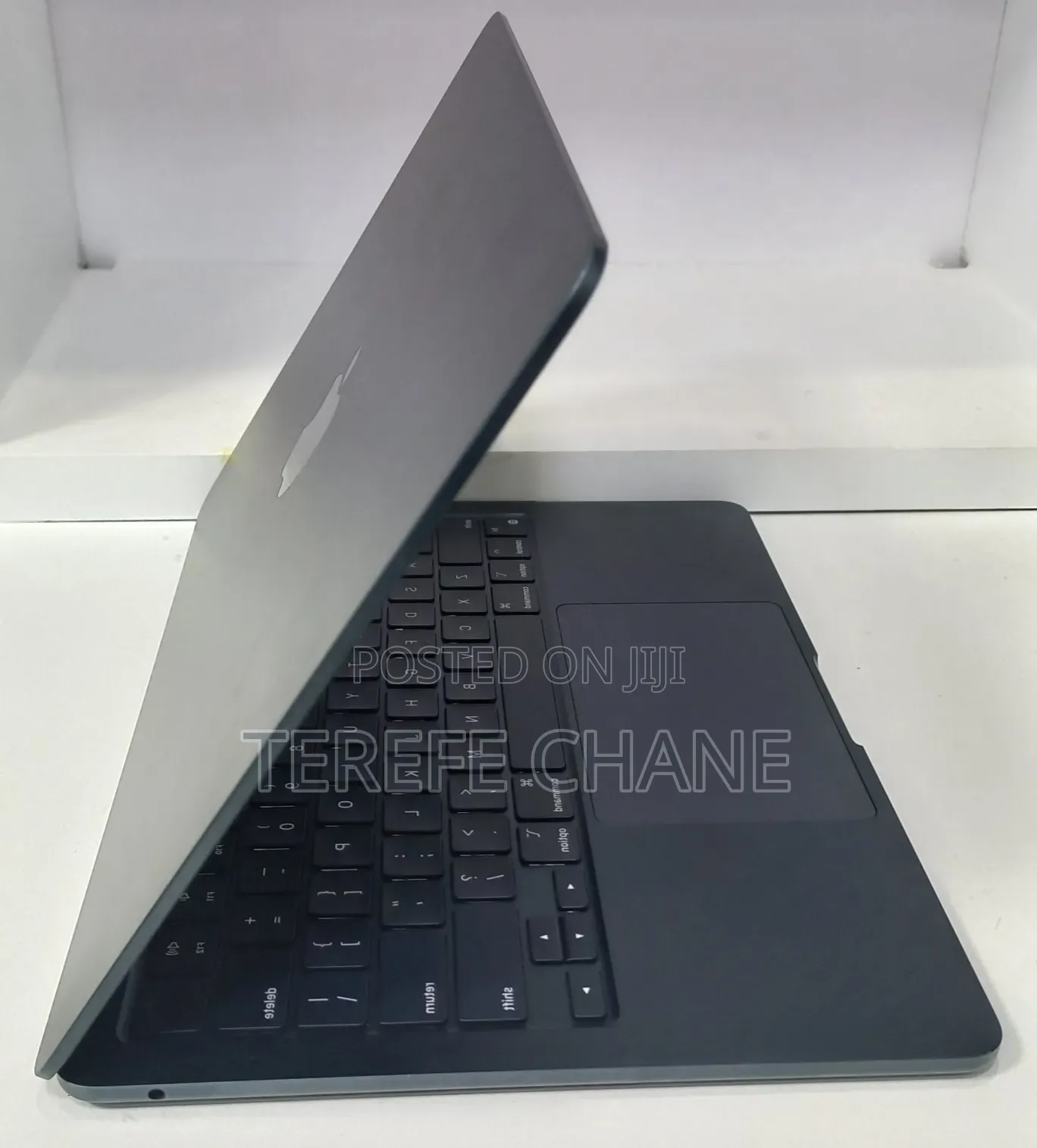 New Laptop Apple MacBook Air 2022 M2 8GB Apple M2 SSD 256GB