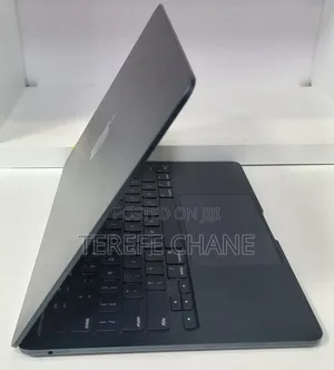 New Laptop Apple MacBook Air 2022 M2 8GB Apple M2 SSD 256GB