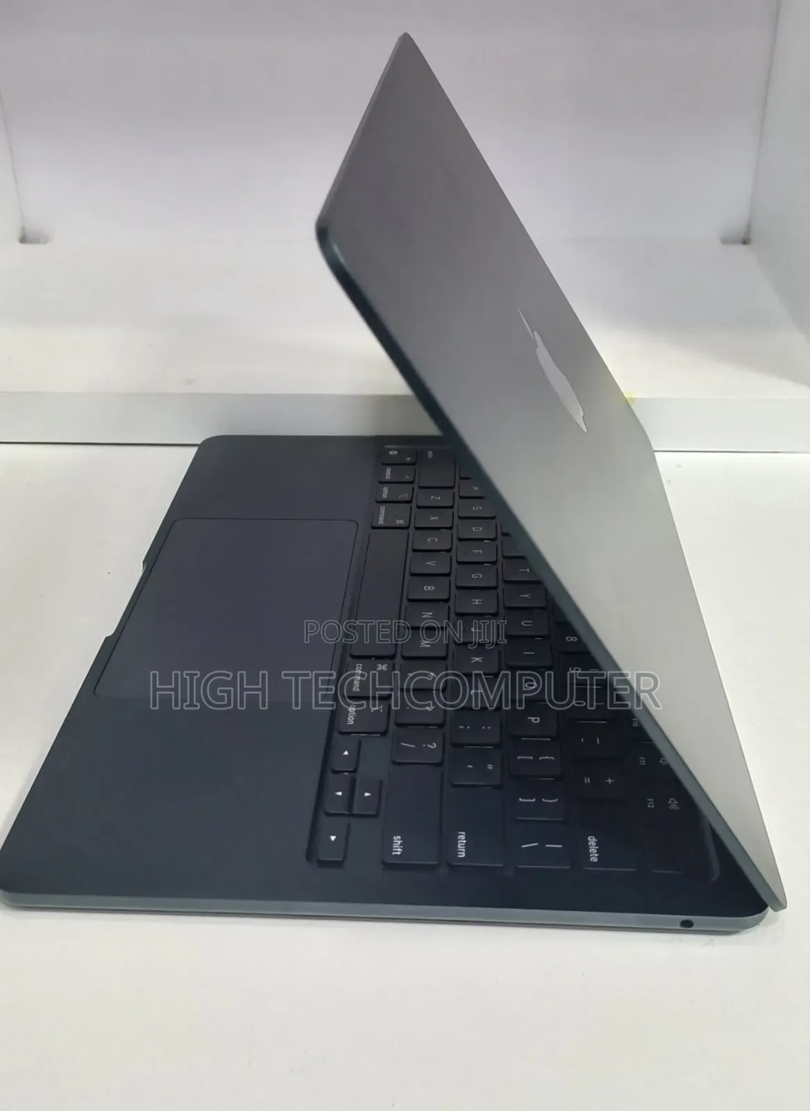 New Laptop Apple MacBook Air 2022 M2 8GB Apple M2 SSD 256GB