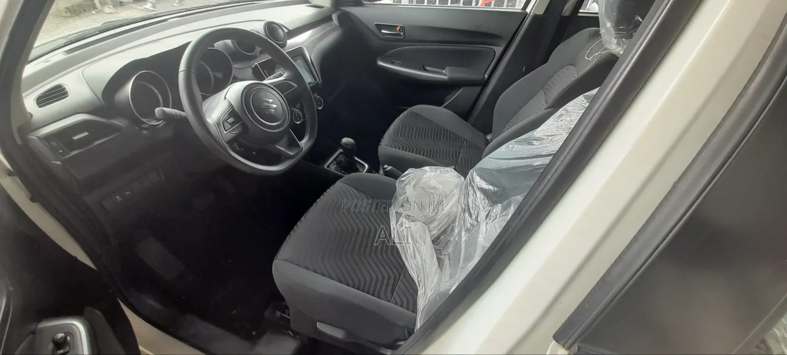 Suzuki Swift 2022 White