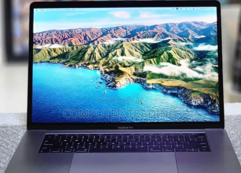New Laptop Apple MacBook Pro 2017 16GB Intel Core i7 SSD 512GB