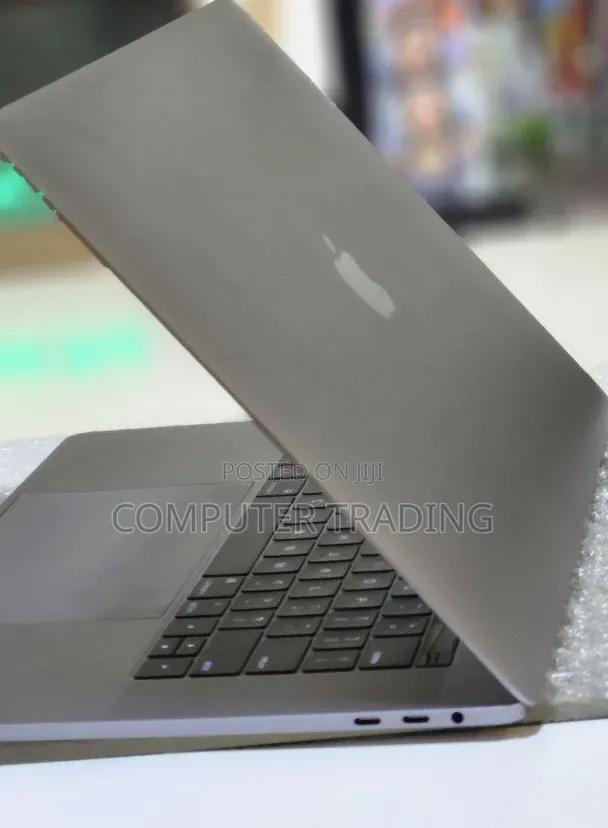 New Laptop Apple MacBook Pro 2017 16GB Intel Core i7 SSD 512GB