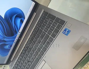 New Laptop HP ZBook Firefly G8 16GB Intel Core i7 SSD 512GB