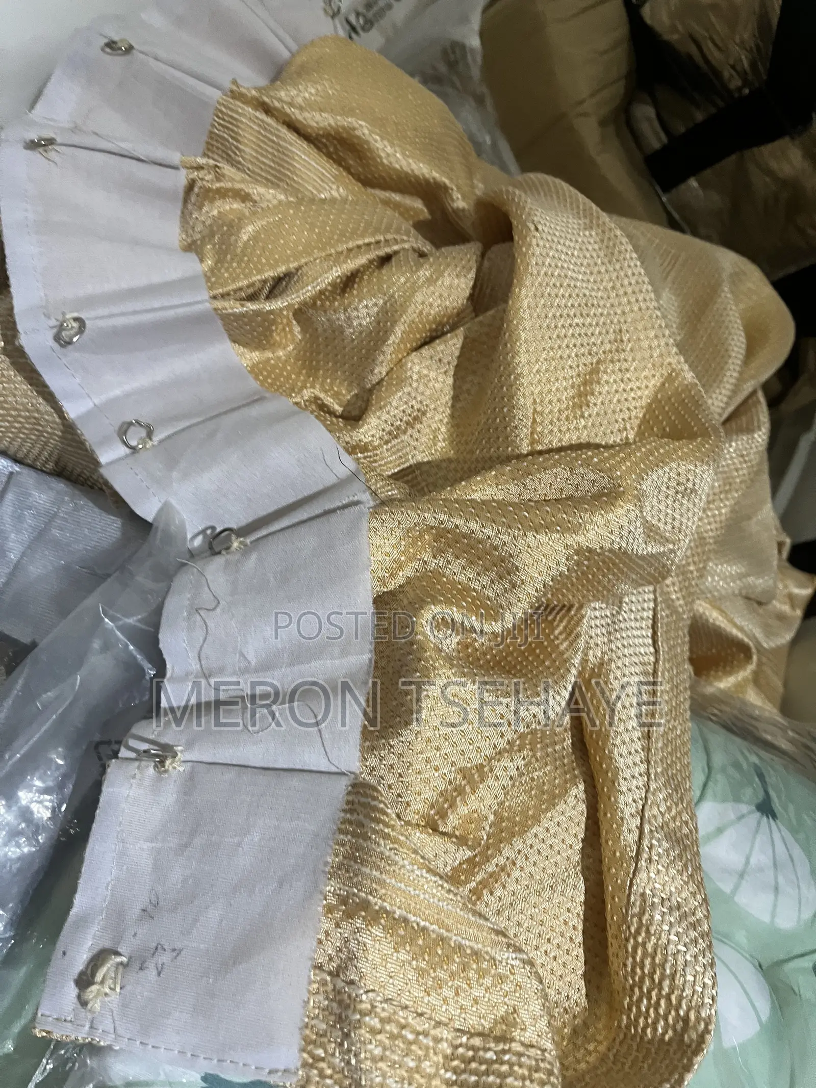 Golden Curtain /Megareja 110x300