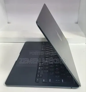 New Laptop Apple MacBook Air 2022 M2 8GB Apple M2 SSD 256GB