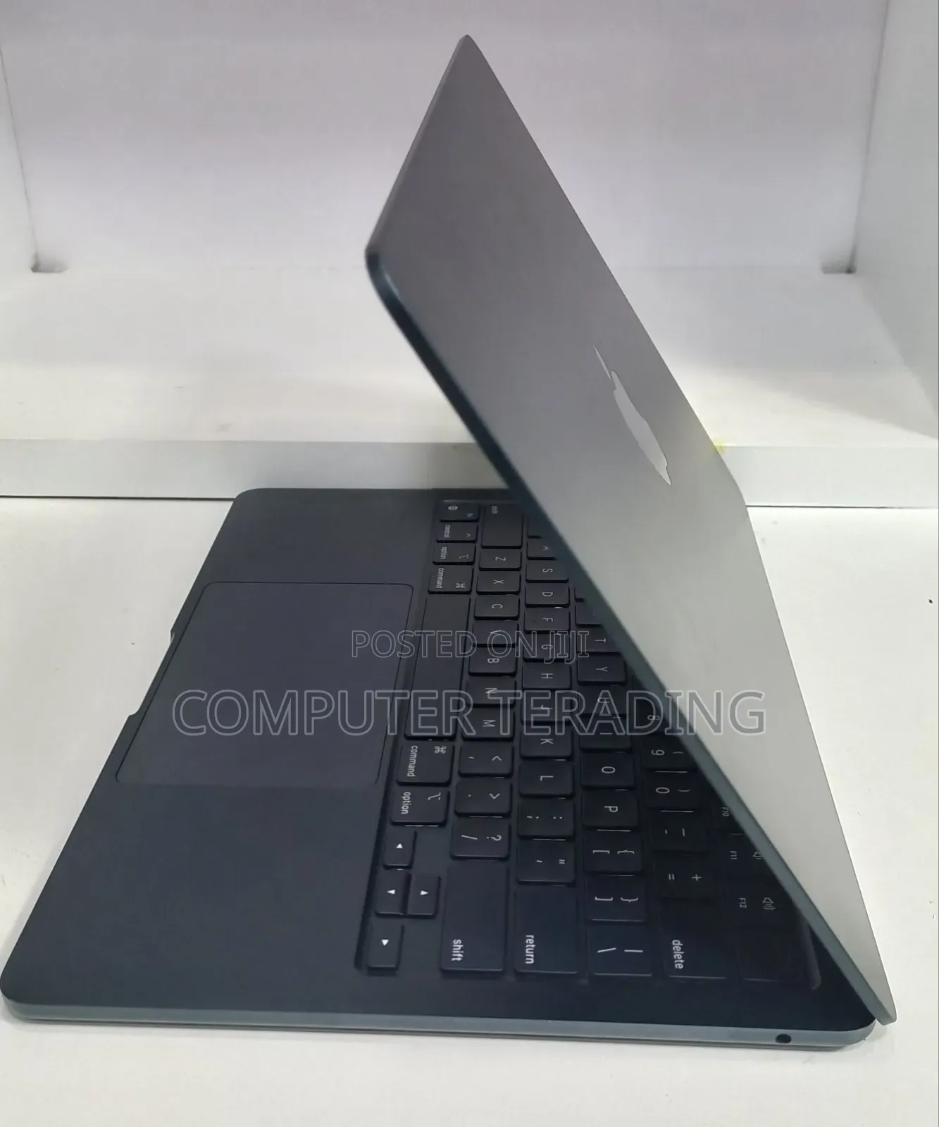 New Laptop Apple MacBook Air 2022 M2 8GB Apple M2 SSD 256GB