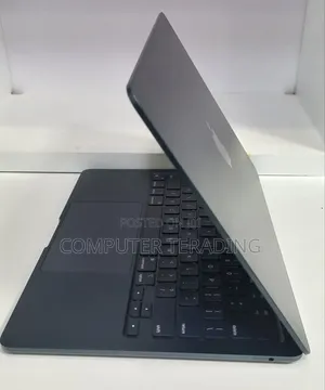 New Laptop Apple MacBook Air 2022 M2 8GB Apple M2 SSD 256GB