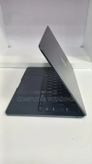 New Laptop Apple MacBook Air 2022 M2 8GB Apple M2 SSD 256GB