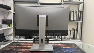 Dell UltraSharp U2718Q