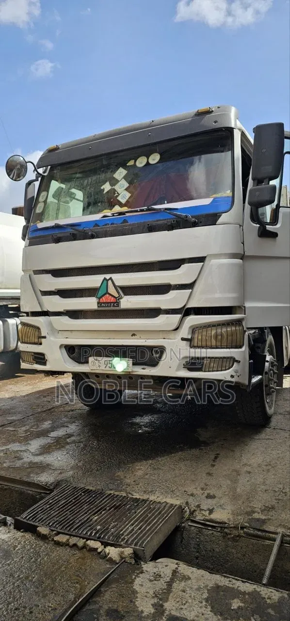 HOWO Sinotruk 2017 White