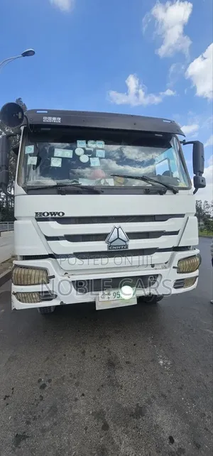 HOWO Sinotruk 2017 White