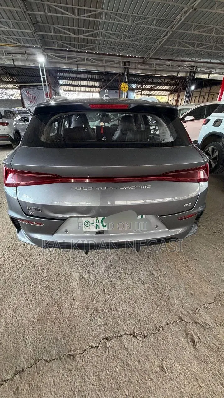 BYD E2 43 kWh 94 hp FWD 2025 Silver