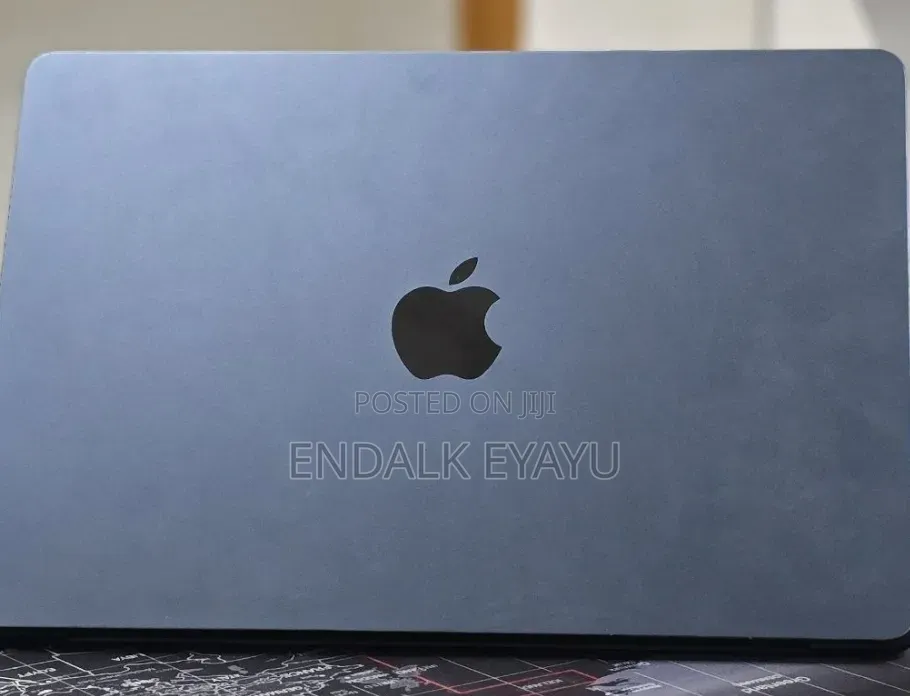 New Laptop Apple MacBook Pro 2022 M2 8GB Apple M2 SSD 256GB