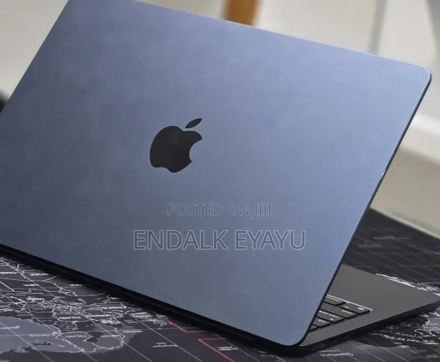 New Laptop Apple MacBook Pro 2022 M2 8GB Apple M2 SSD 256GB