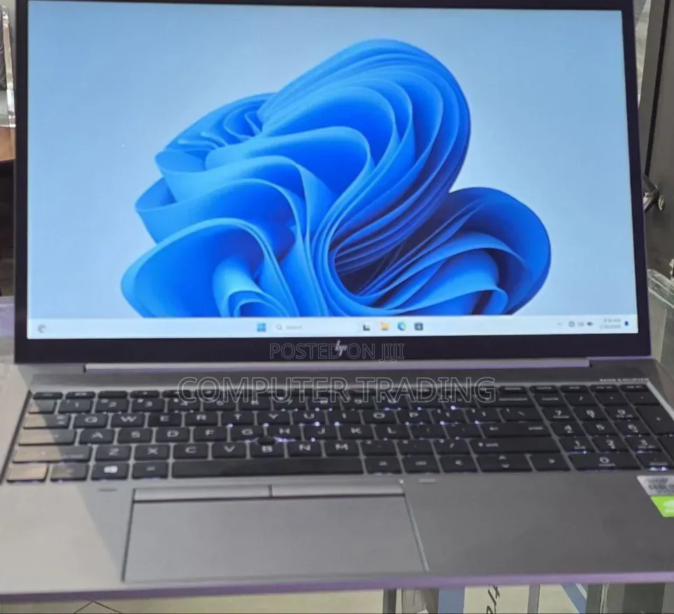 New Laptop HP ZBook Firefly 15 G7 16GB Intel Core i7 SSD 1T
