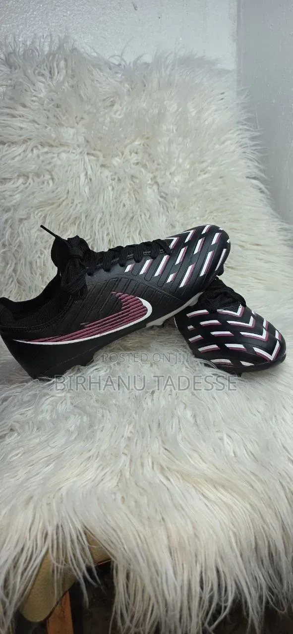 High Quality Foot Ball Shoes