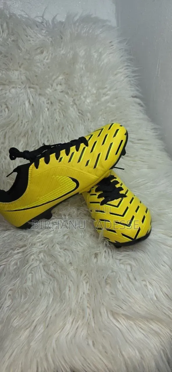 High Quality Foot Ball Shoes