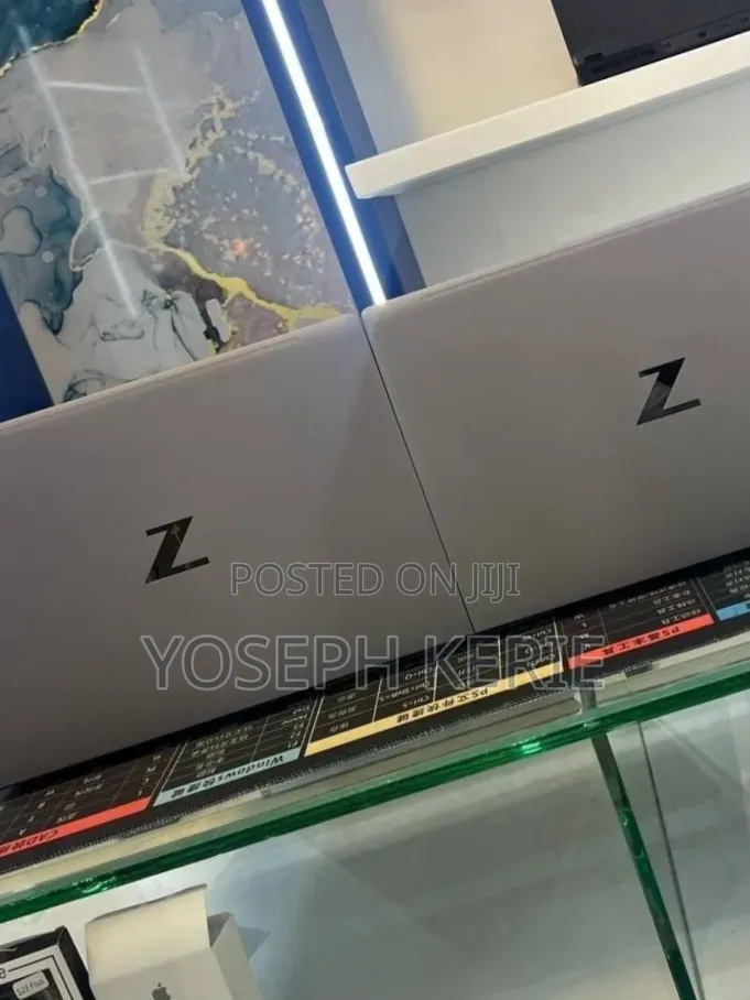 New Laptop HP ZBook Firefly G8 16GB Intel Core i7 SSD 512GB