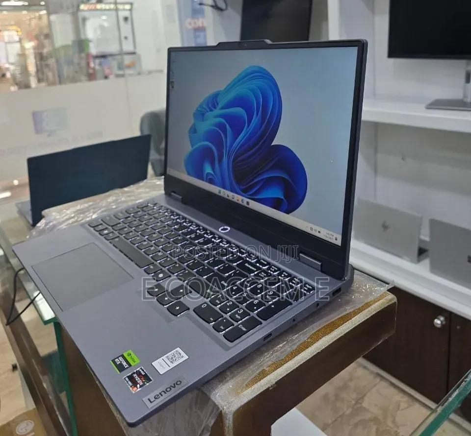 New Laptop Lenovo LOQ 15IRH8 16GB AMD Ryzen 5 SSD 512GB