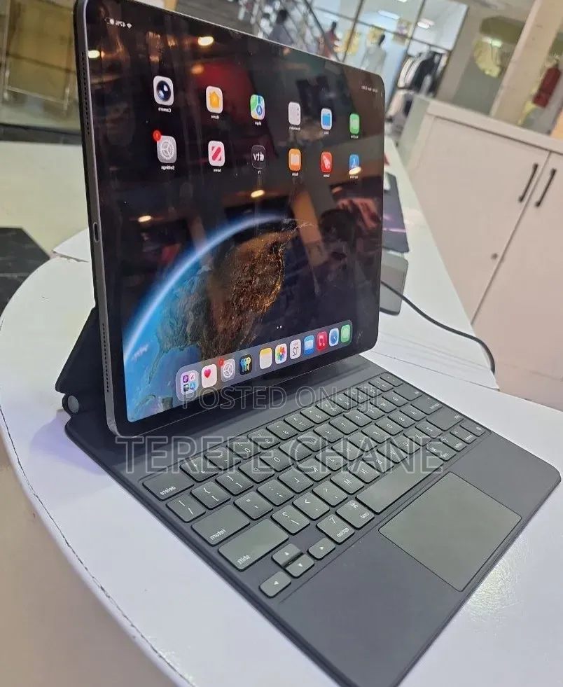New Apple iPad Pro 12.9 (2021) 256 GB