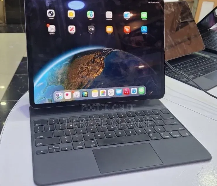 New Apple iPad Pro 12.9 (2021) 256 GB
